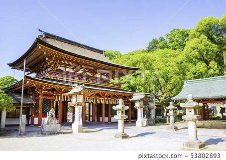Dazaifu Tenmangu Shrine, crowded with tourists Tower gate and Temizusha 53802893