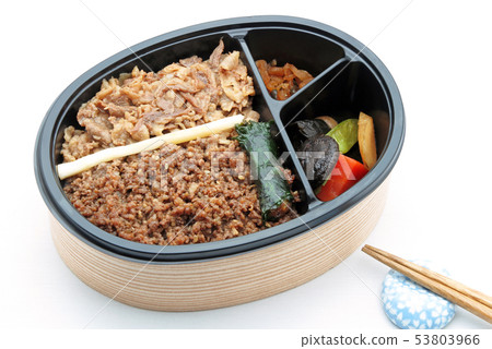 Beef box lunch 53803966