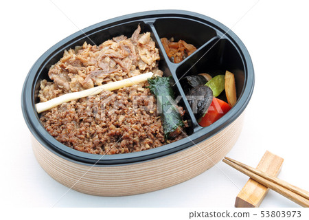 Beef box lunch 53803973