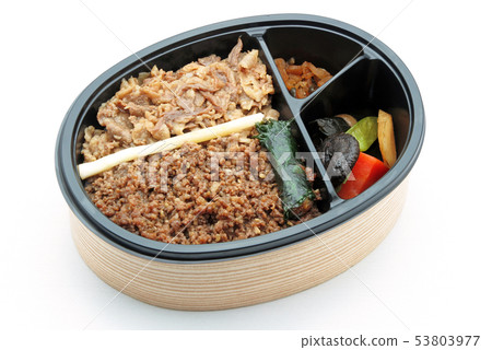 Beef box lunch 53803977