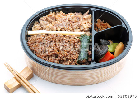 Beef box lunch 53803979