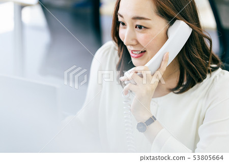 女人電話OL職員業務 53805664