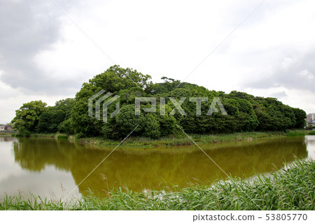 Otakiyama burial mound that occupies one corner of Sakai city 53805770