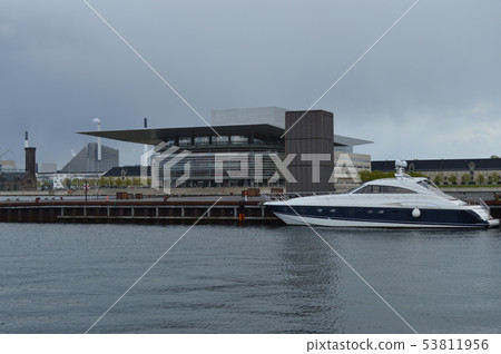 丹麥，哥本哈根，歌劇院和巡洋艦 53811956