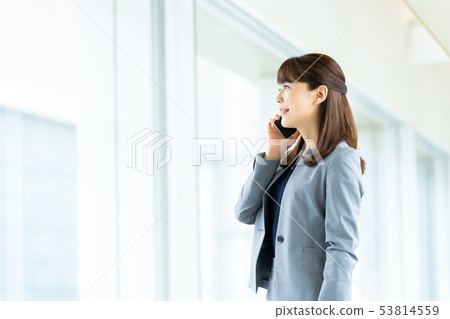 打電話的女商人企業圖像女性僱員 53814559