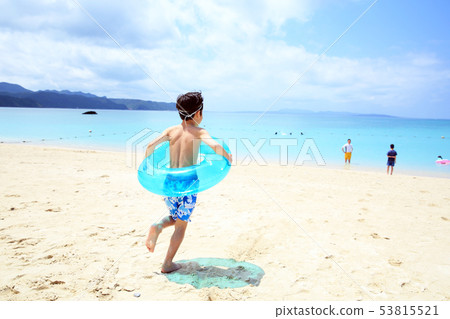 Parent and child playing in the sea 53815521