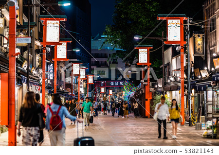 東京淺草寺在晚上 53821143