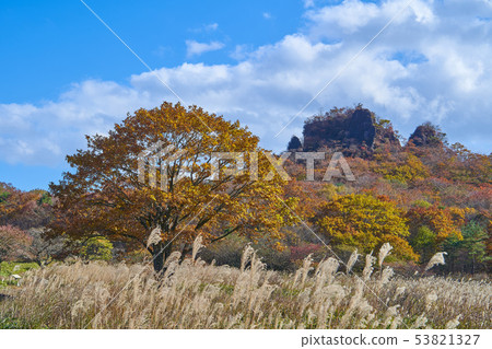 See the direction of Sulsu rock from Yusuke Road near Lake Haruna Melody Line (Prefectural Road No. 33) in Haruna Lake, Gunma Prefecture in the fall See the direction of Sulsu rock from Yusuke Road near Lake Haruna Melody Line (Prefectural Road No. 33) in Haruna Lake, Gunma Prefecture in the fall 53821327