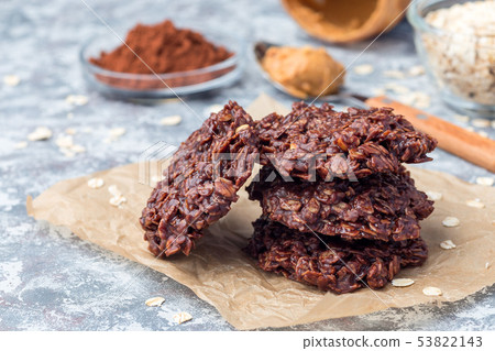 No bake peanut butter and oatmeal cookies 53822143