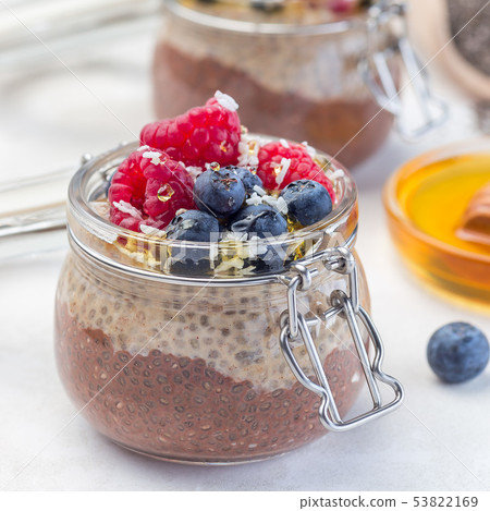 Chocolate and peanut butter chia seed pudding Chocolate and peanut butter chia seed pudding 53822169