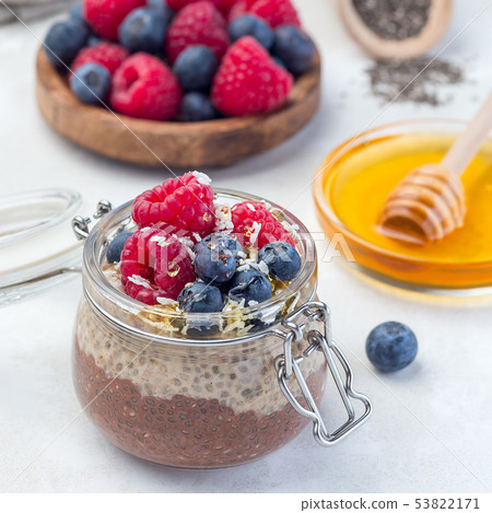 Chocolate and peanut butter chia seed pudding Chocolate and peanut butter chia seed pudding 53822171
