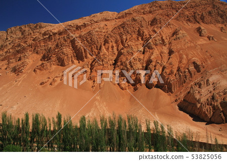 Bezeklik Thousand Buddha Caves overlooking Mt. Hakusan (Torphan, Xinjiang Uygur Autonomous Region, China) Bezeklik Thousand Buddha Caves overlooking Mt. Hakusan (Torphan, Xinjiang Uygur Autonomous Region, China) 53825056
