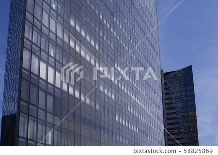 Morning of a skyscraper 53825869