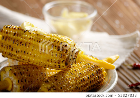 Wooden table with deep grilled sweet corn cobs Wooden table with deep grilled sweet corn cobs 53827838