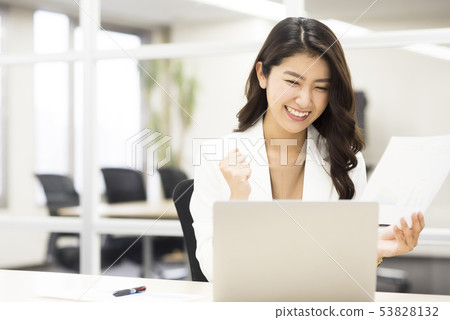 Business woman 53828132