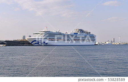 Yokohama cityscape in Japan I want to see a large luxury cruise ship etc. in the berth (such as the marine shuttle on the right) 53828589