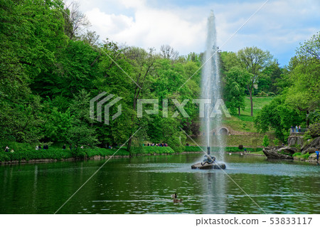 Fountain in form of snake with open mouth 53833117