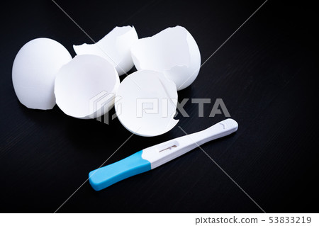 Infertility. Negative pregnancy test and eggshell 53833219