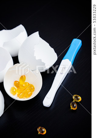 Infertility. Negative pregnancy test and eggshell 53833229