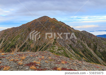 Autumn Arakawadake (Oizawadake) seen from Nakadake shelter in the Southern Alps Autumn Arakawadake (Oizawadake) seen from Nakadake shelter in the Southern Alps 53835873