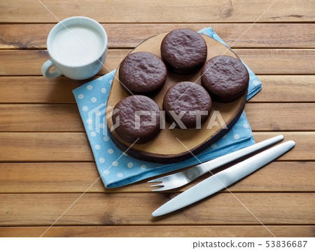 Choco Pie and Milk, Snacks 53836687