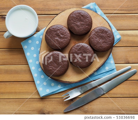 Choco Pie and Milk, Snacks 53836698