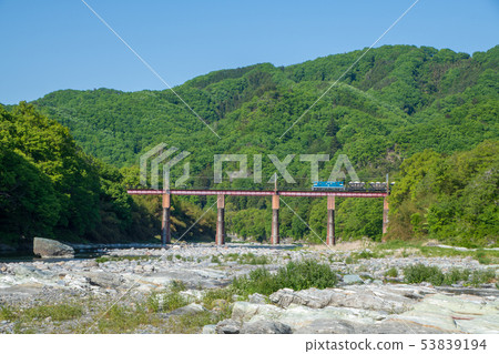 從下游的秩父荒川秩父鐵路鐵橋 從下游的秩父荒川秩父鐵路鐵橋 53839194