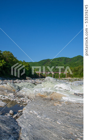 從下游的秩父荒川秩父鐵路鐵橋 從下游的秩父荒川秩父鐵路鐵橋 53839245
