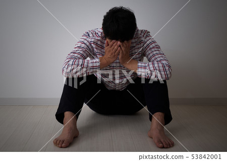 A worried man 53842001