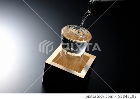 Pour liquor Pour liquor 53843192