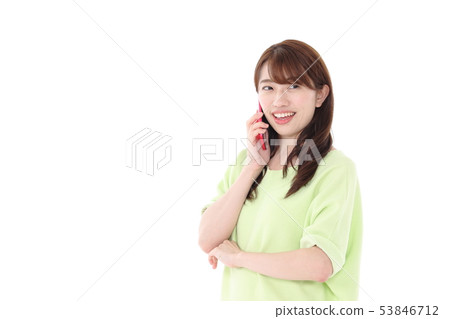 智能手機和一位年輕女士 53846712