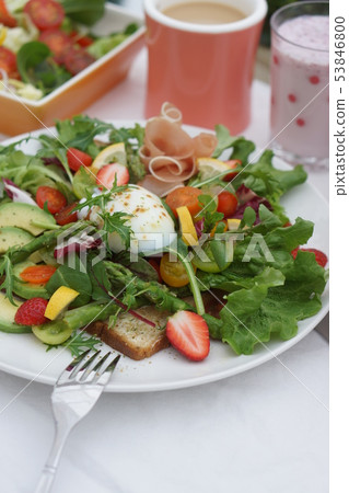 打開三明治的新鮮蔬菜〜與toro toro半熟雞蛋 53846800