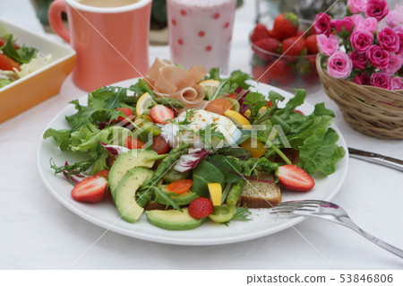 Open sandwich of fresh vegetables ~ with toro toro soft-boiled egg 53846806