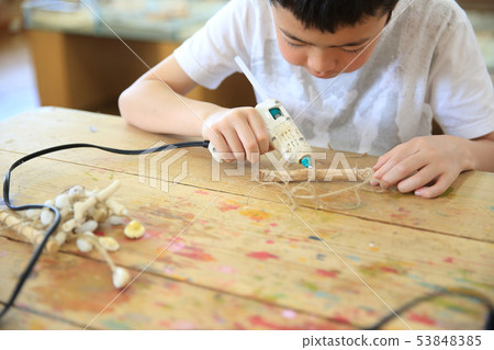 Elementary school children's drawing 53848385