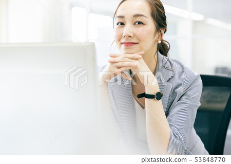 Woman business office Woman business office 53848770
