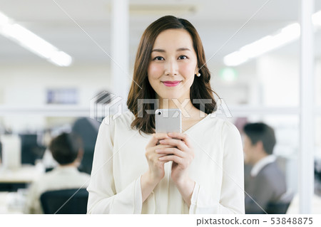 女性營業所Smartphone智能手機 53848875