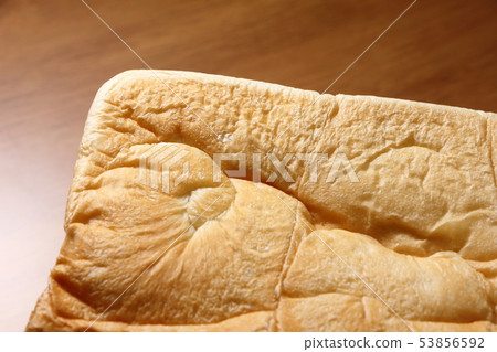 方形麵包的表面向上。 53856592