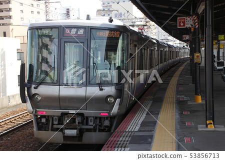 [JR-R] 223 series rapid train departing from the Hanwa Line and heading to the Osaka Loop Line 53856713