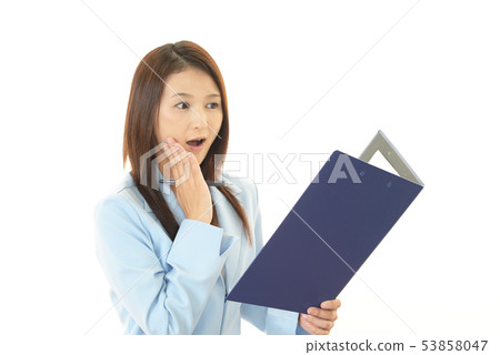 有一個驚人的表示的女商人 53858047