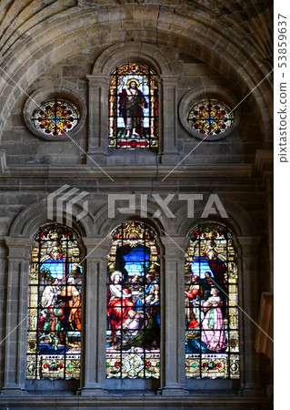 大教堂彩色玻璃稱為馬拉加,一隻手臂的女士 大教堂彩色玻璃稱為馬拉加,一隻手臂的女士 53859637