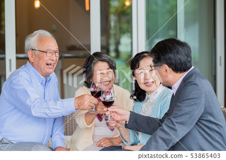 年長夫婦,朋友,夥伴,烤麵包 年長夫婦,朋友,夥伴,烤麵包 53865403