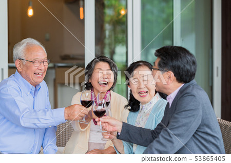 年長夫婦,朋友,夥伴,烤麵包 年長夫婦,朋友,夥伴,烤麵包 53865405