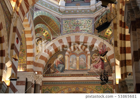Notre Dame de la Garde來自信徒的送貨服務 53865681