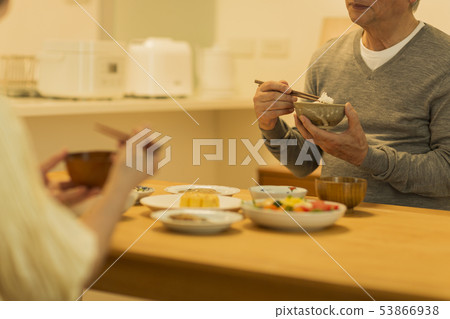 Senior couple dinner 53866938