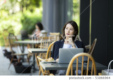 Business woman Business woman 53866964