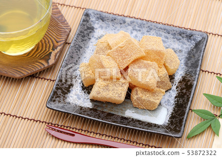 Warabi rice cake 53872322