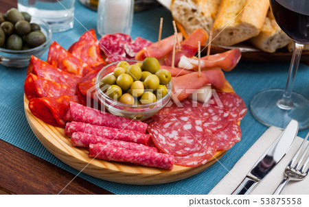 Spanish sausage sliced - chorizo, fuet, jamon, salami, bacon Spanish sausage sliced - chorizo, fuet, jamon, salami, bacon 53875558