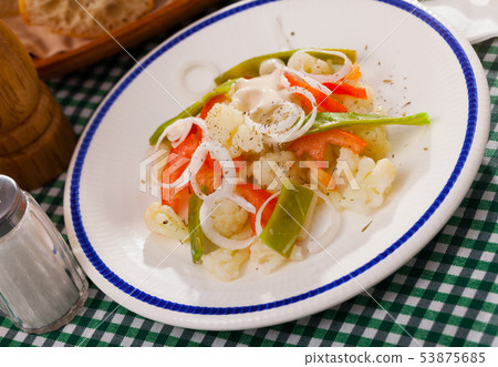 Cauliflower vegetable salad with stewed green beans and pepper Cauliflower vegetable salad with stewed green beans and pepper 53875685