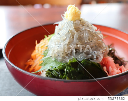 Raw shirasu bowl 53875862