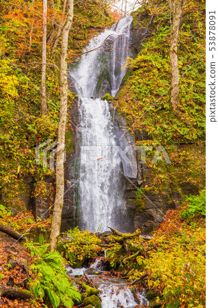 東北青森的秋天秋天的葉子Okuirase山stream Kumoi no Taki 53878091